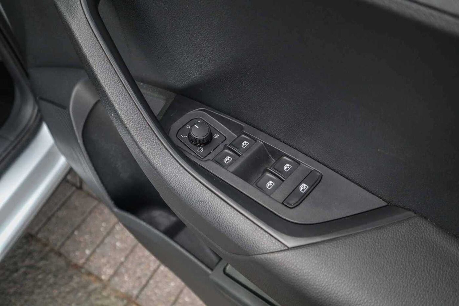 SKODA Karoq 1.0 TSI SE Drive SUV 5dr Petrol Manual Euro 6 (s/s) (110 ps)