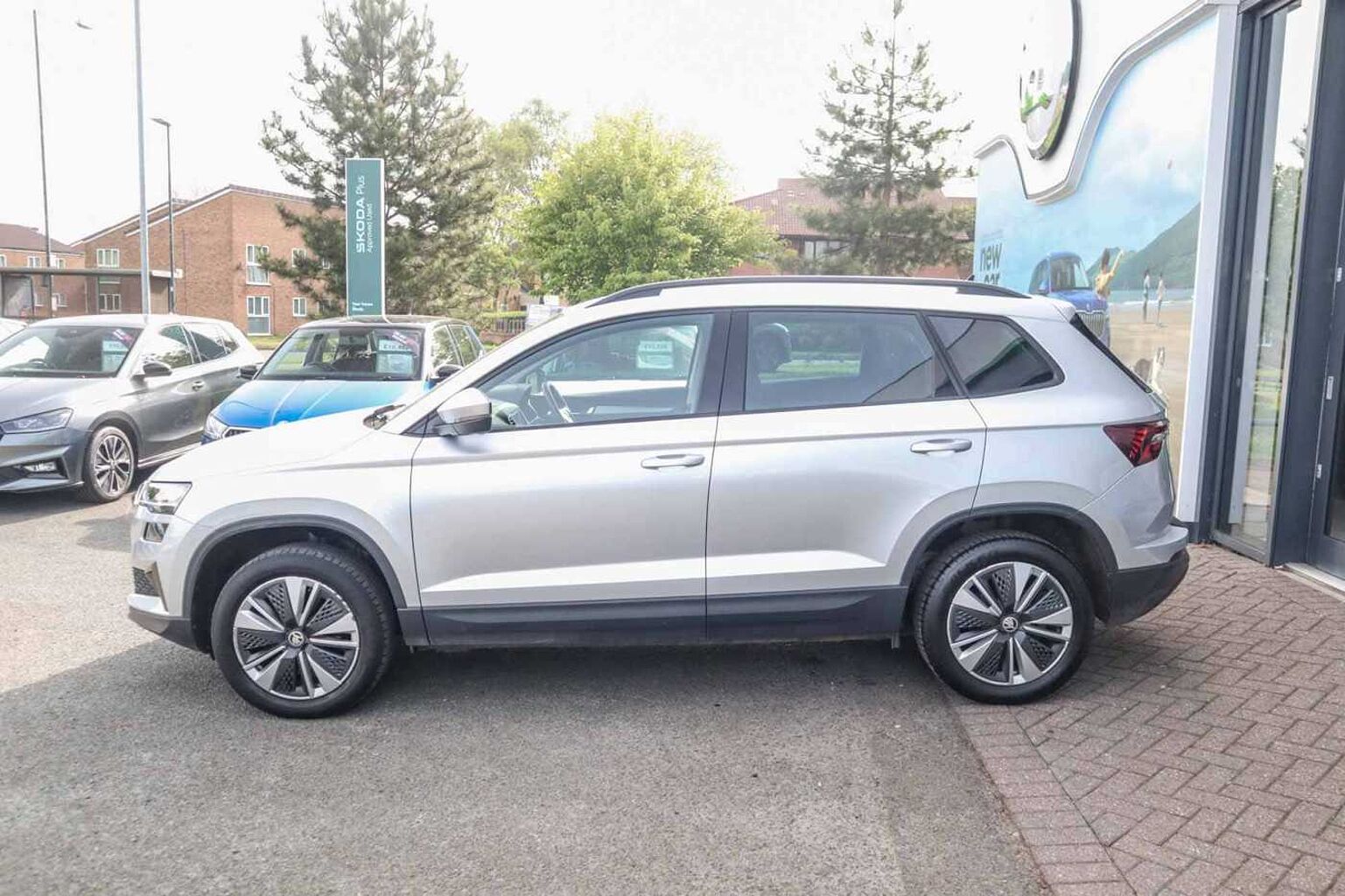 SKODA Karoq 1.0 TSI SE Drive SUV 5dr Petrol Manual Euro 6 (s/s) (110 ps)